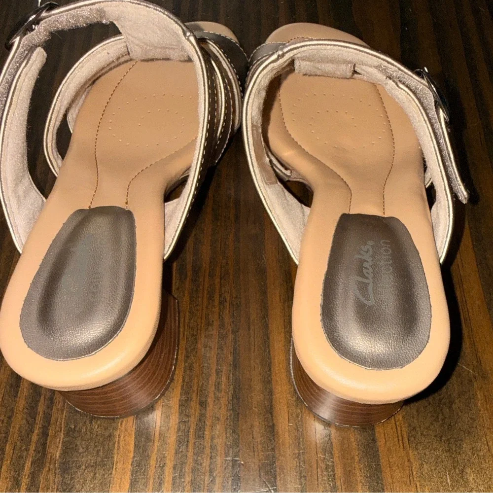 Clarks Collection Womens Metallic Bronze Strappy Block Heel Slide Sandals Size 6
